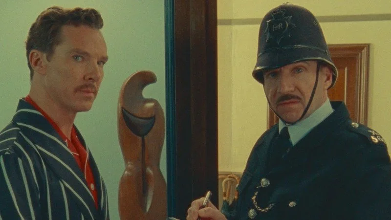 Benedict Cumberbatch y Ralph Fiennes en La maravillosa historia de Henry Sugar