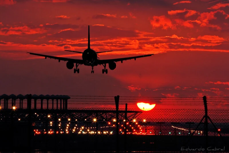 Aeropuerto atardecer